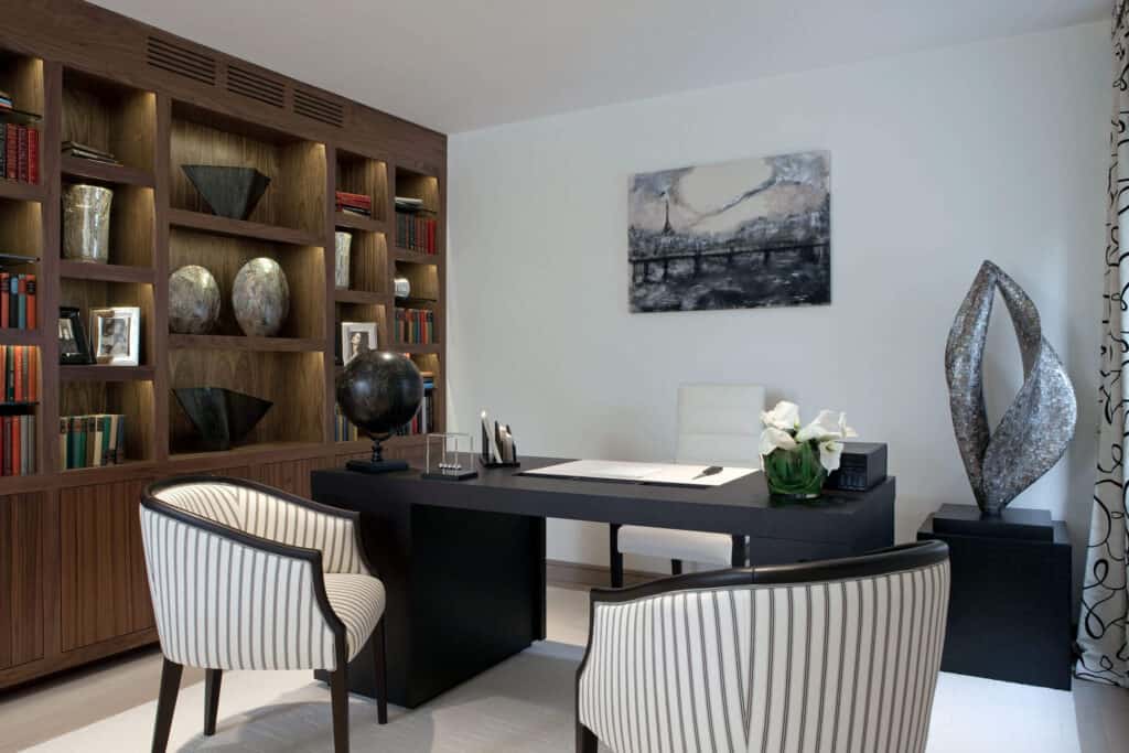 Pont Street Mews desk area