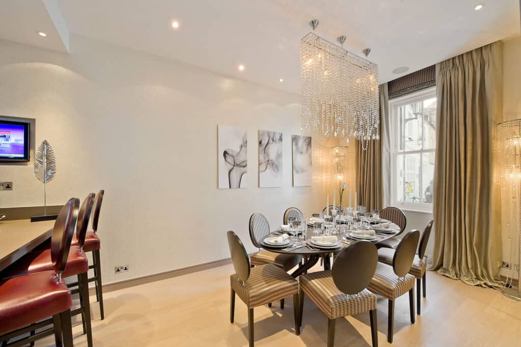 Pont Street Mews dining room