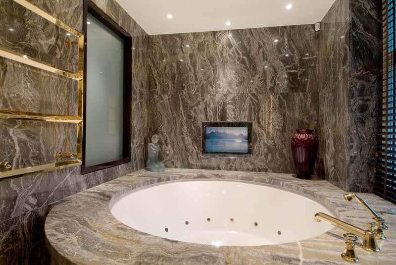 49 Lowndes Square luxury bathroom
