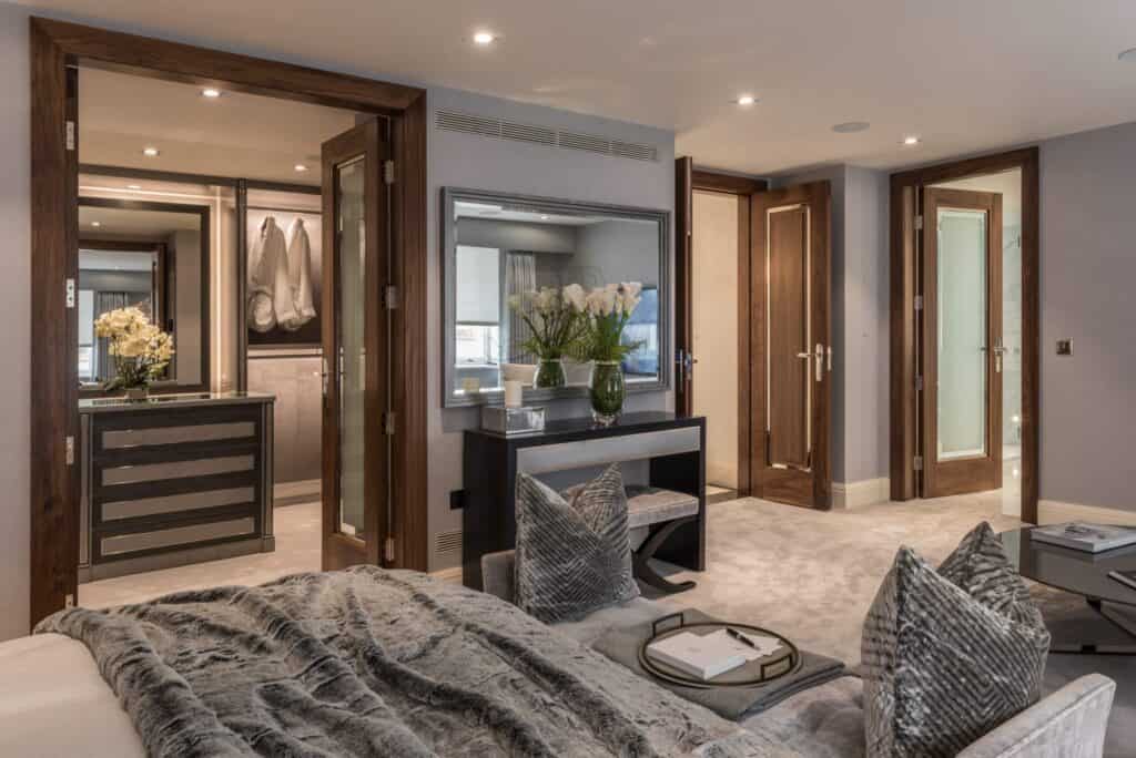 Luxury Master-en-suite in Mews House project Belgravia.